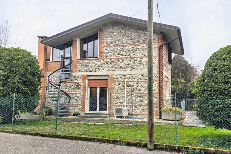 Quest’immobile viene venduto tramite asta online.

Quota di villetta sita a Nove (VI), via Antoni...