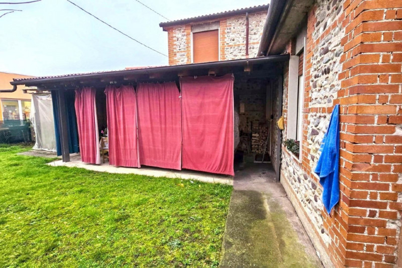 Quest’immobile viene venduto tramite asta online.

Quota di villetta sita a Nove (VI), via Antoni...