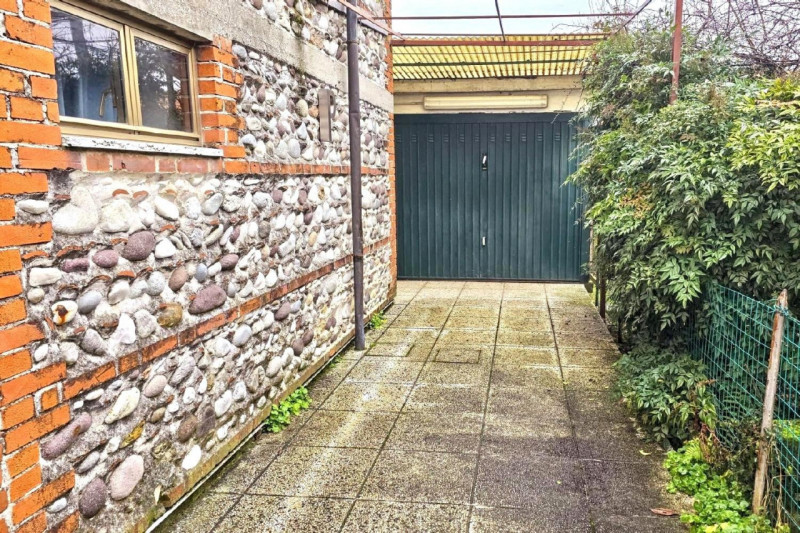 Quest’immobile viene venduto tramite asta online.

Quota di villetta sita a Nove (VI), via Antoni...