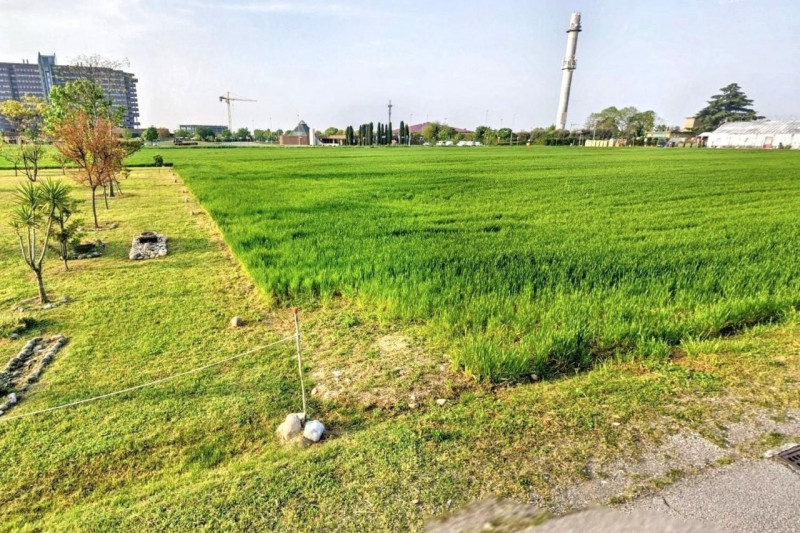 Quest’immobile viene venduto tramite asta online.

Quota di terreno sito a Bassano del Grappa (VI...