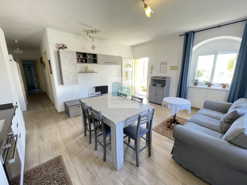 Forio! Proponiamo in vendita un'intera bifamiliare, completamente ristrutturata nel 2006. Questa ...