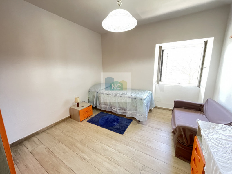 Forio! Proponiamo in vendita un'intera bifamiliare, completamente ristrutturata nel 2006. Questa ...