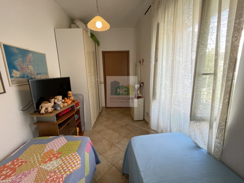 Forio! Proponiamo in vendita un'intera bifamiliare, completamente ristrutturata nel 2006. Questa ...