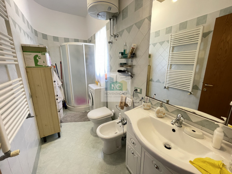 Forio! Proponiamo in vendita un'intera bifamiliare, completamente ristrutturata nel 2006. Questa ...