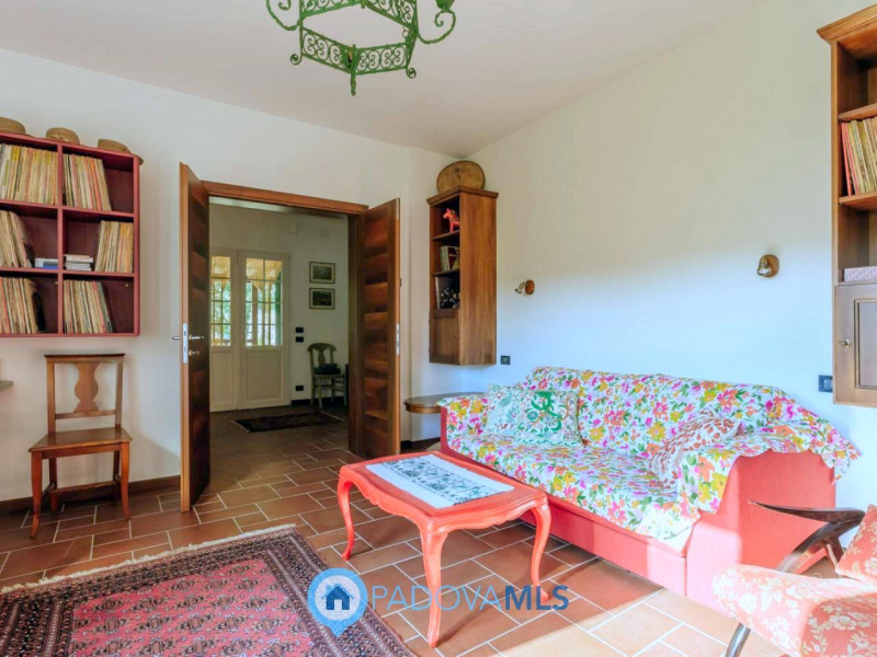 Immobile in esclusiva al Gruppo Padova MLS

Galzignano Terme: Villa contemporanea situata in posi...