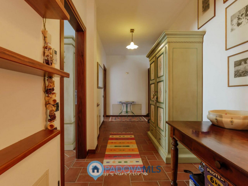 Immobile in esclusiva al Gruppo Padova MLS

Galzignano Terme: Villa contemporanea situata in posi...