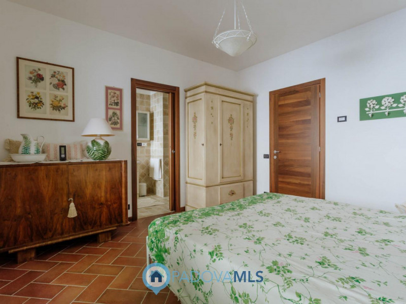 Immobile in esclusiva al Gruppo Padova MLS

Galzignano Terme: Villa contemporanea situata in posi...