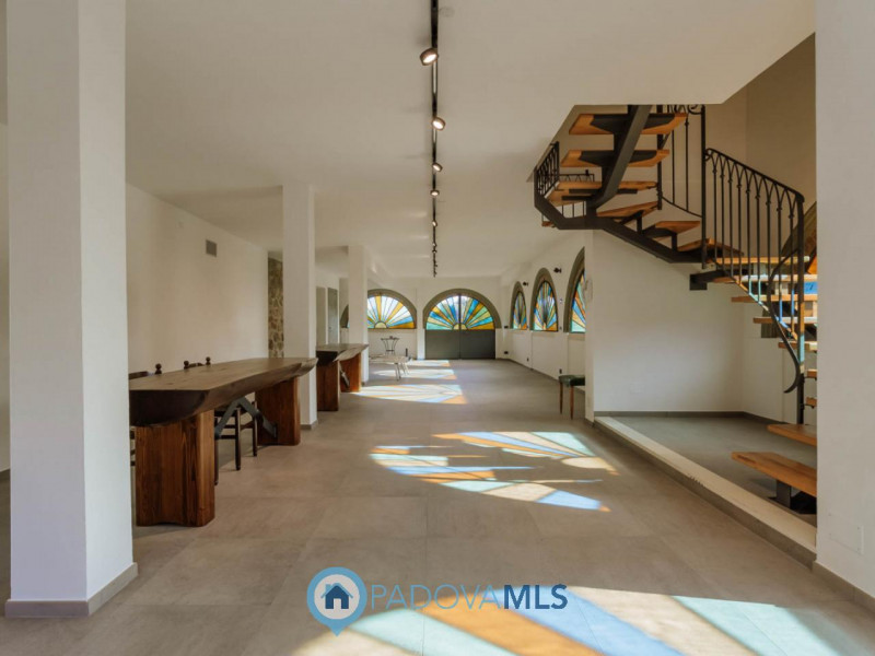 Immobile in esclusiva al Gruppo Padova MLS

Galzignano Terme: Villa contemporanea situata in posi...
