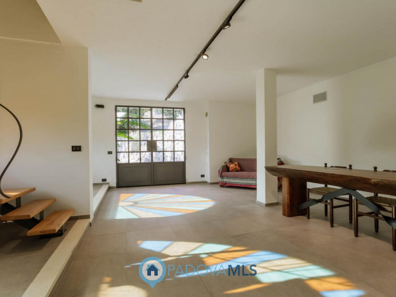 Immobile in esclusiva al Gruppo Padova MLS

Galzignano Terme: Villa contemporanea situata in posi...