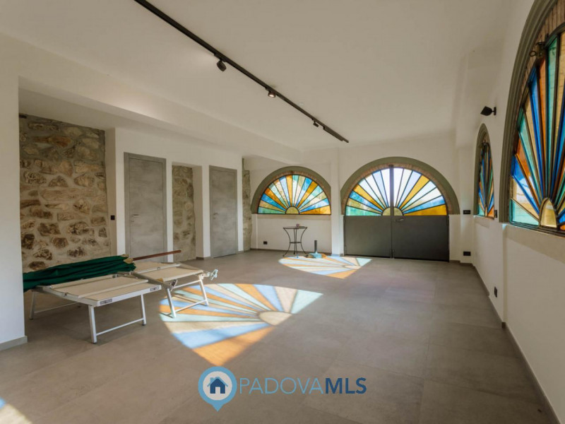Immobile in esclusiva al Gruppo Padova MLS

Galzignano Terme: Villa contemporanea situata in posi...