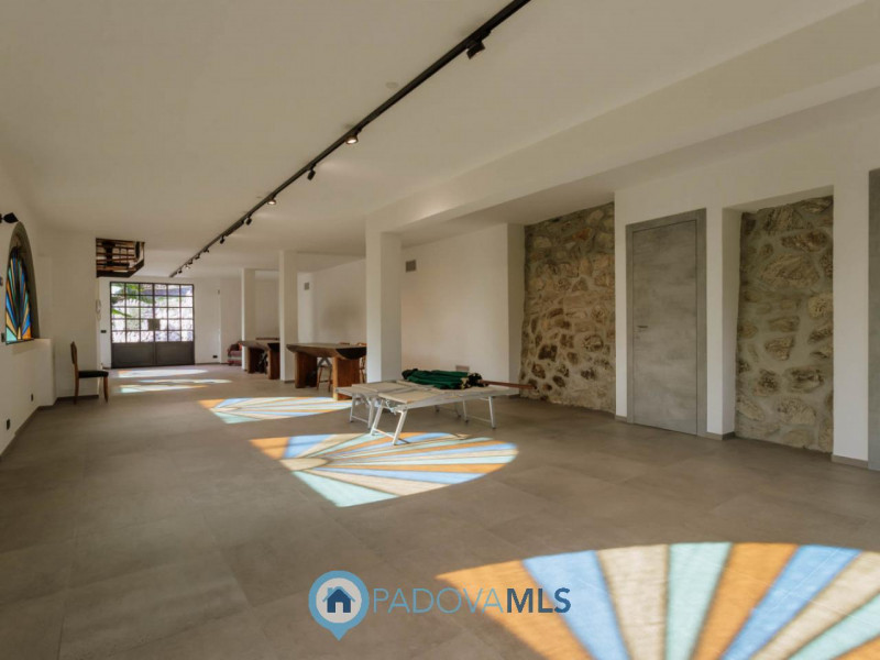 Immobile in esclusiva al Gruppo Padova MLS

Galzignano Terme: Villa contemporanea situata in posi...