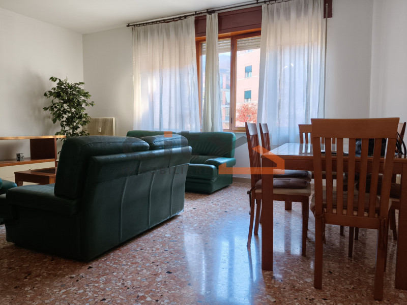 TRICAMERE IN LOCAZIONE BASSANO DEL GRAPPA - APPENA FUORI LE MURA DEL CENTRO STORICO.
Proponiamo i...