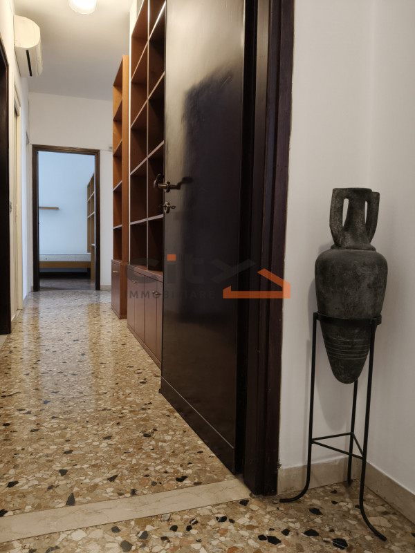 TRICAMERE IN LOCAZIONE BASSANO DEL GRAPPA - APPENA FUORI LE MURA DEL CENTRO STORICO.
Proponiamo i...