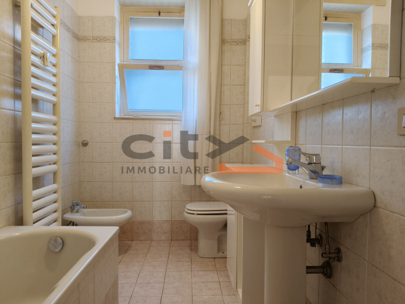 TRICAMERE IN LOCAZIONE BASSANO DEL GRAPPA - APPENA FUORI LE MURA DEL CENTRO STORICO.
Proponiamo i...