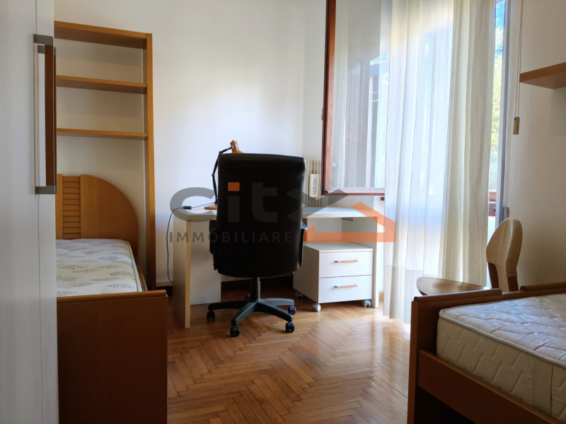 TRICAMERE IN LOCAZIONE BASSANO DEL GRAPPA - APPENA FUORI LE MURA DEL CENTRO STORICO.
Proponiamo i...