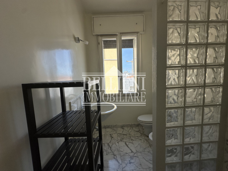 SAN FRANCESCO: In contesto signorile proponiamo in affitto tricamere completamente ristrutturato,...