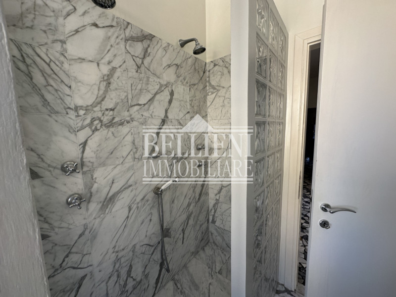 SAN FRANCESCO: In contesto signorile proponiamo in affitto tricamere completamente ristrutturato,...