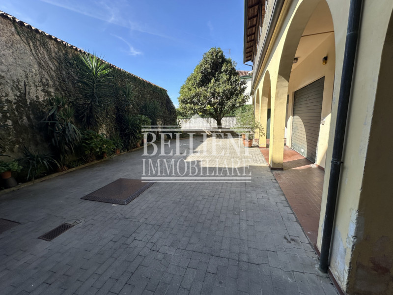 SAN FRANCESCO: In contesto signorile proponiamo in affitto tricamere completamente ristrutturato,...