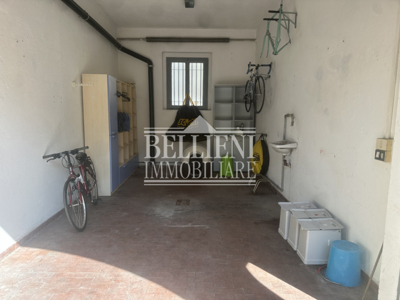 SAN FRANCESCO: In contesto signorile proponiamo in affitto tricamere completamente ristrutturato,...