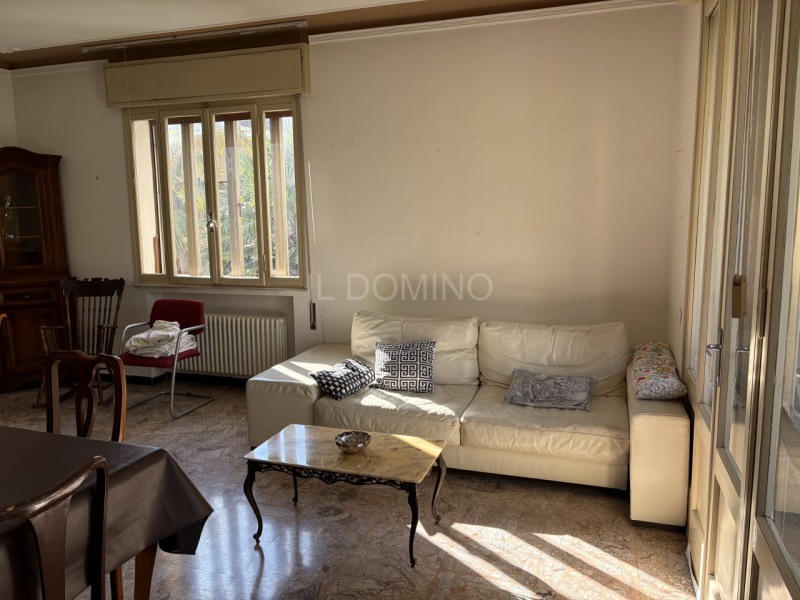 Su palazzina di solo 2 unità, in centro alla Sacra Famiglia, libero da subito appartamento arreda...