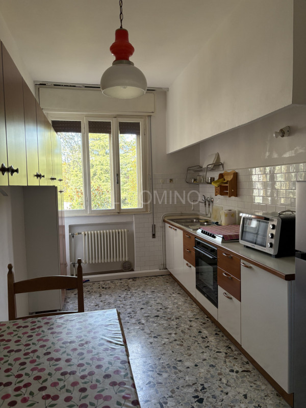 Su palazzina di solo 2 unità, in centro alla Sacra Famiglia, libero da subito appartamento arreda...