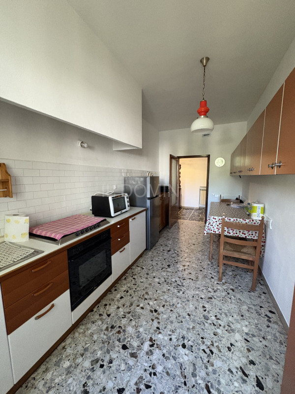 Su palazzina di solo 2 unità, in centro alla Sacra Famiglia, libero da subito appartamento arreda...