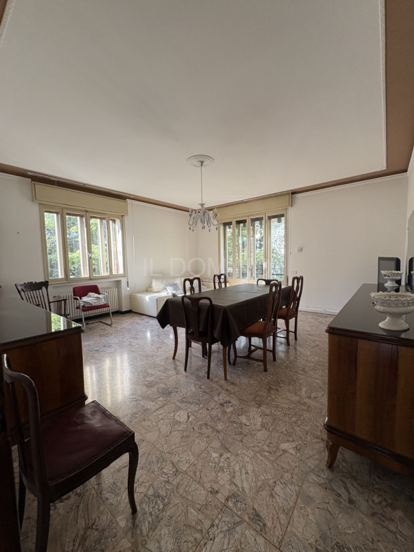 Su palazzina di solo 2 unità, in centro alla Sacra Famiglia, libero da subito appartamento arreda...