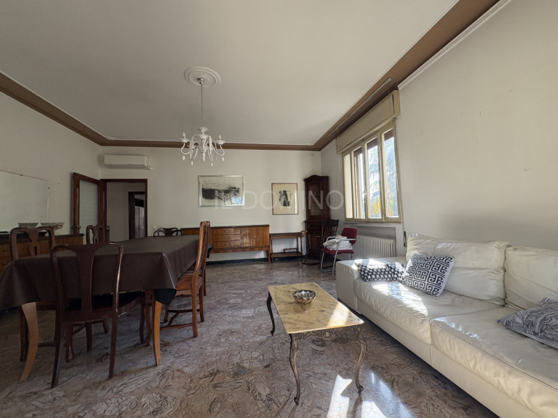 Su palazzina di solo 2 unità, in centro alla Sacra Famiglia, libero da subito appartamento arreda...