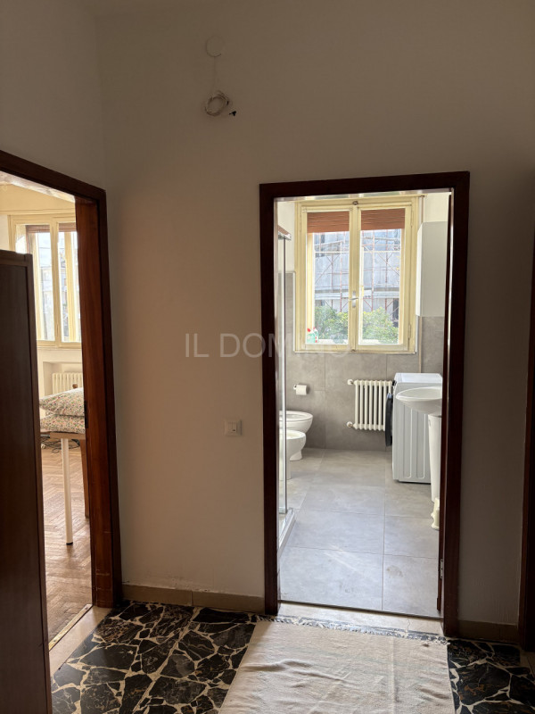 Su palazzina di solo 2 unità, in centro alla Sacra Famiglia, libero da subito appartamento arreda...