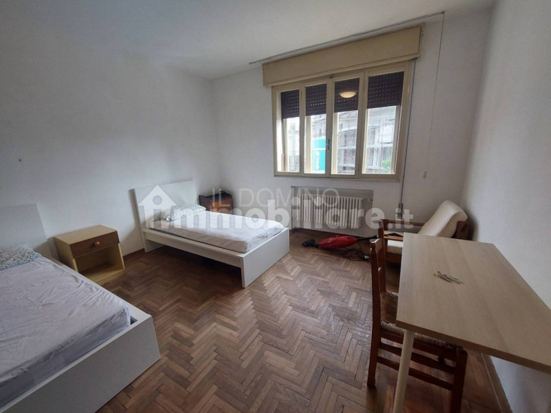 Su palazzina di solo 2 unità, in centro alla Sacra Famiglia, libero da subito appartamento arreda...