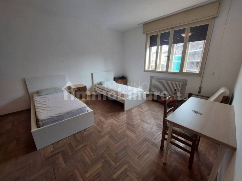 Su palazzina di solo 2 unità, in centro alla Sacra Famiglia, libero da subito appartamento arreda...