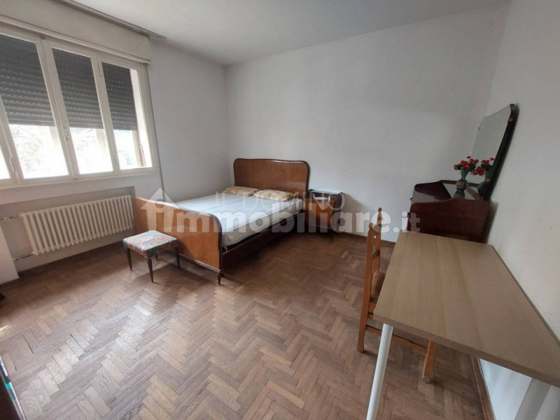 Su palazzina di solo 2 unità, in centro alla Sacra Famiglia, libero da subito appartamento arreda...