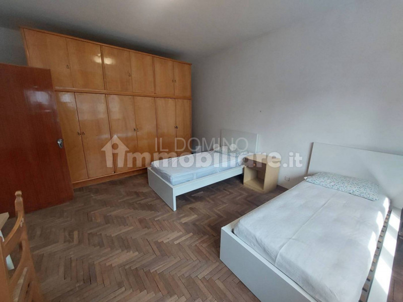 Su palazzina di solo 2 unità, in centro alla Sacra Famiglia, libero da subito appartamento arreda...