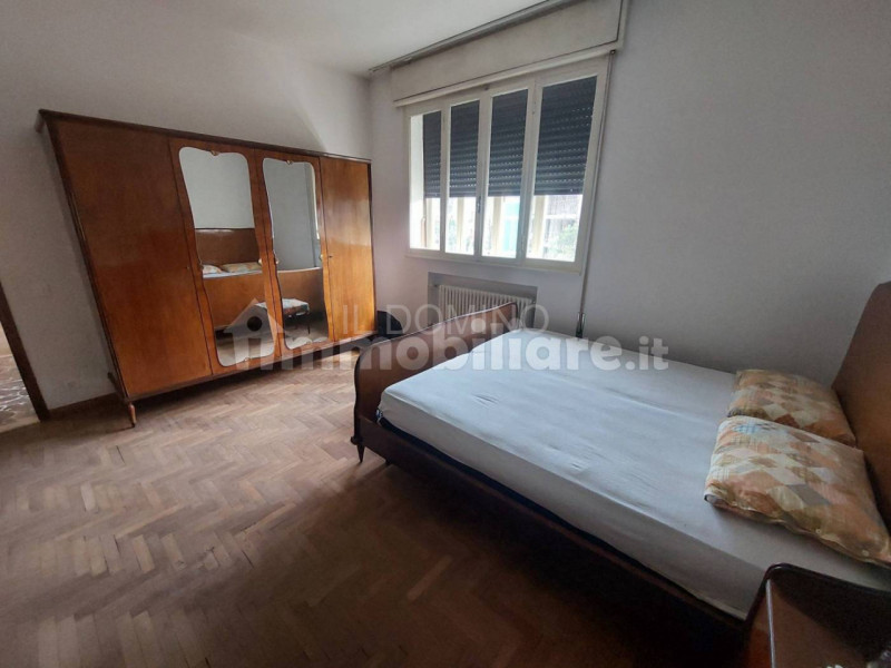 Su palazzina di solo 2 unità, in centro alla Sacra Famiglia, libero da subito appartamento arreda...