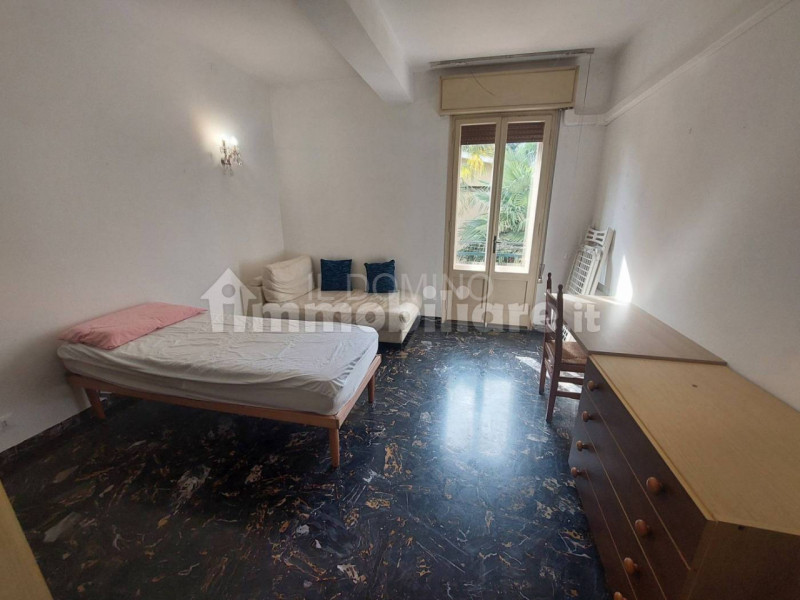Su palazzina di solo 2 unità, in centro alla Sacra Famiglia, libero da subito appartamento arreda...
