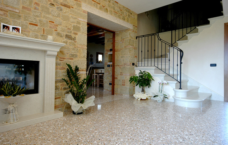 PADOVA in una bella zona dell' ARCELLA SAN CARLO comoda a tutti i servizi PRESTIGIOSA VILLA dalle...