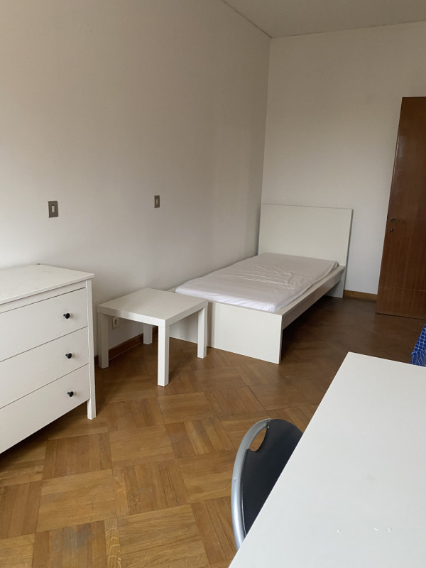 Laterale via Sorio via Peschiera in Appartamento arredato con aria condizionata con salone cucina...