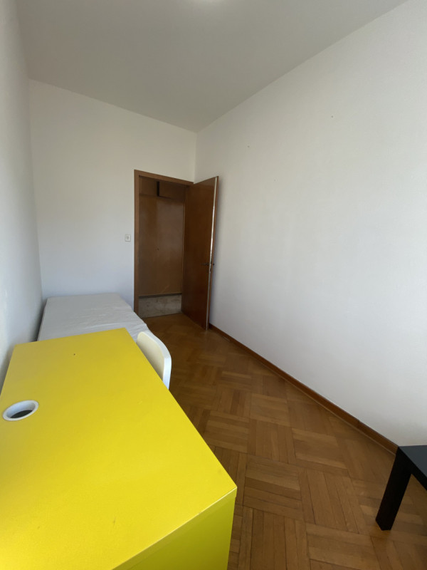 Laterale via Sorio via Peschiera in Appartamento arredato con aria condizionata con salone cucina...