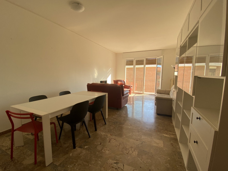 Laterale via Sorio via Peschiera in Appartamento arredato con aria condizionata con salone cucina...