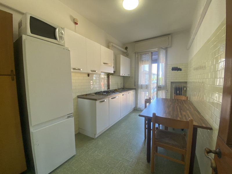 Laterale via Sorio via Peschiera in Appartamento arredato con aria condizionata con salone cucina...