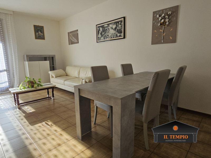 VICENZA-FINE VIALE SANT'AGOSTINO-NOGARAZZA: In strada riparata dal traffico e circondata dal verd...