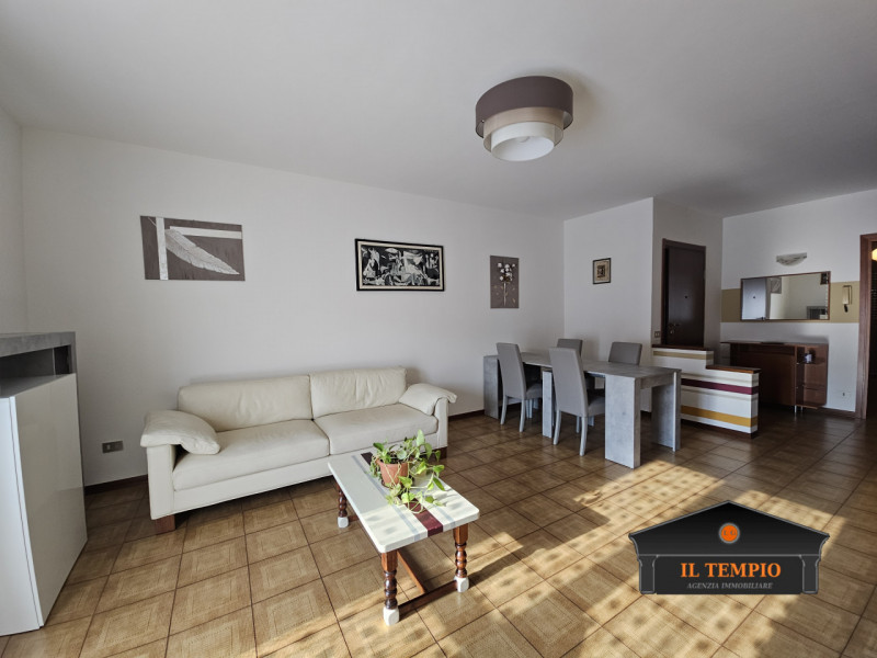 VICENZA-FINE VIALE SANT'AGOSTINO-NOGARAZZA: In strada riparata dal traffico e circondata dal verd...