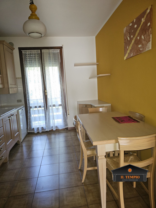 VICENZA-FINE VIALE SANT'AGOSTINO-NOGARAZZA: In strada riparata dal traffico e circondata dal verd...