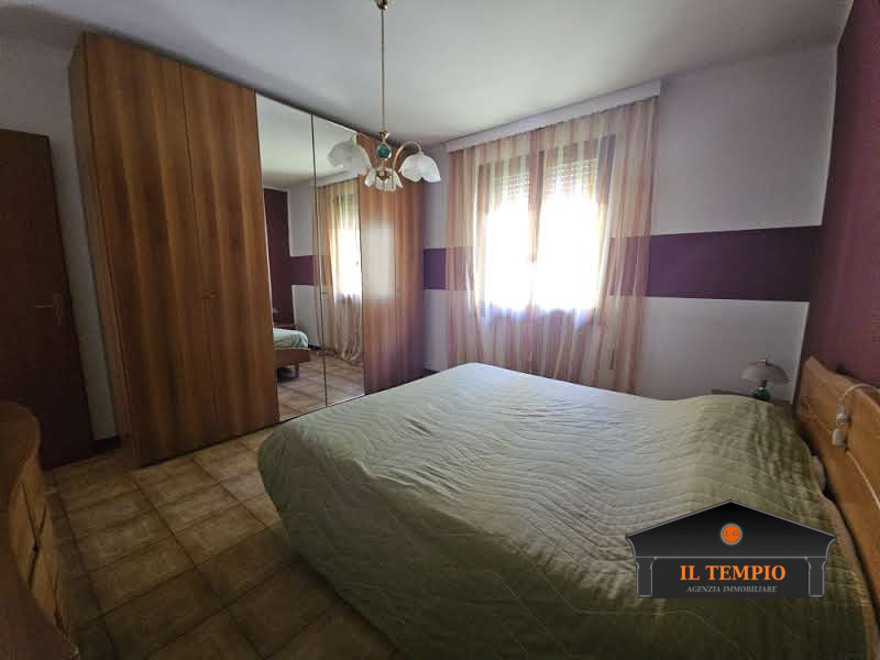 VICENZA-FINE VIALE SANT'AGOSTINO-NOGARAZZA: In strada riparata dal traffico e circondata dal verd...