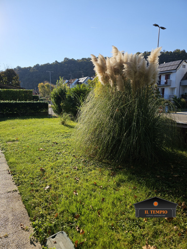 VICENZA-FINE VIALE SANT'AGOSTINO-NOGARAZZA: In strada riparata dal traffico e circondata dal verd...