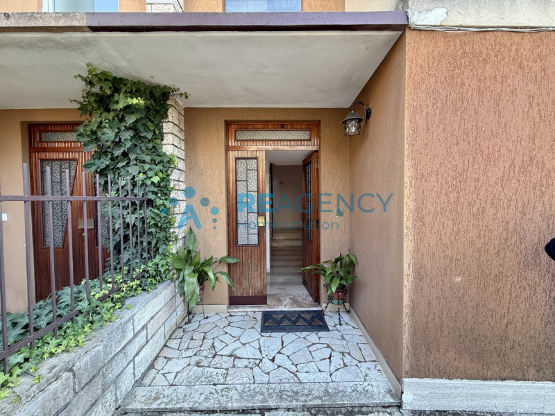 Valdagno - Novale

Stai cercando un ampio appartamento bicamere in una bifamiliare?
Prezzo € 57.0...