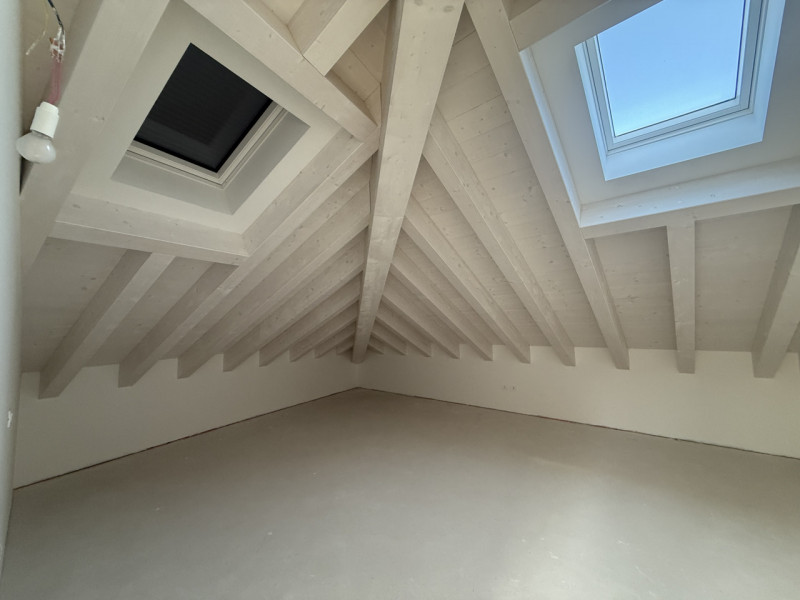 Nel cuore di Castelfranco Veneto, a pochi passi dal centro storico, proponiamo in vendita un escl...