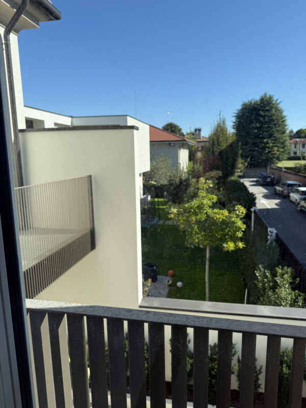 Nel cuore di Castelfranco Veneto, a pochi passi dal centro storico, proponiamo in vendita un escl...