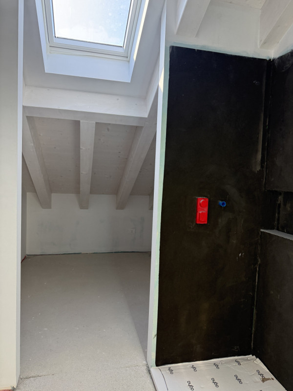 Nel cuore di Castelfranco Veneto, a pochi passi dal centro storico, proponiamo in vendita un escl...