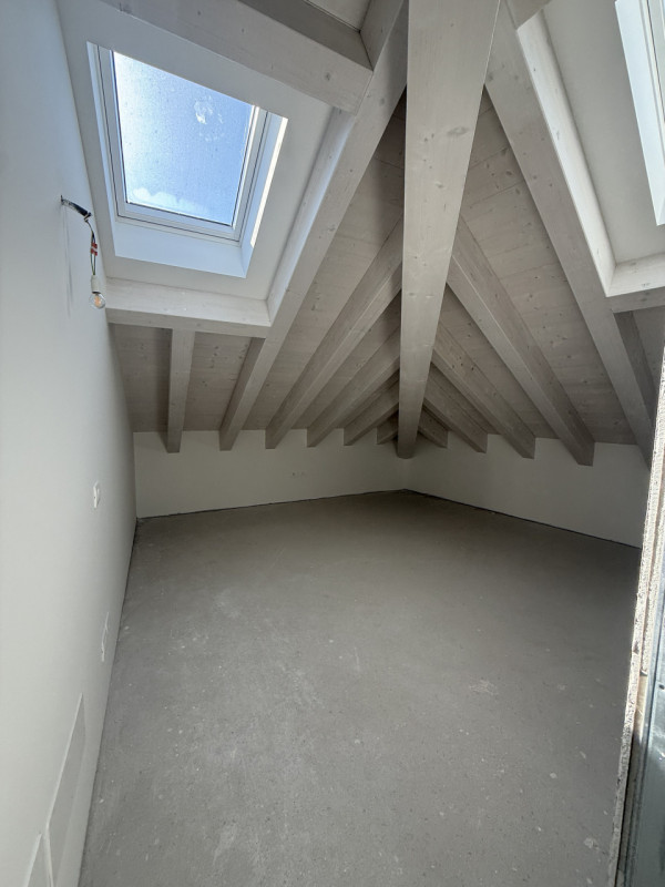 Nel cuore di Castelfranco Veneto, a pochi passi dal centro storico, proponiamo in vendita un escl...